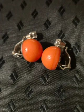 Pendientes antiguos naranjas y plateados
