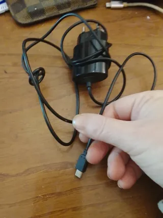 Caricabatterie USB nero per smartphone