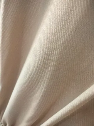 Vestido largo beige con collar