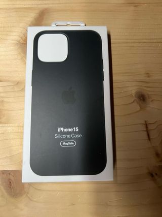 Cover iphone 15 in silicone con magsafe