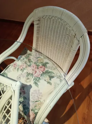 Conjunto comedor mimbre y cristal