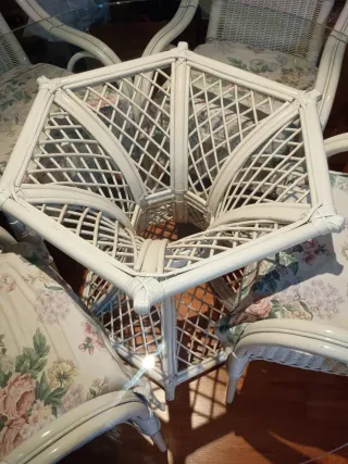 Conjunto comedor mimbre y cristal