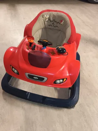 Tacatá para bebé con diseño de coche