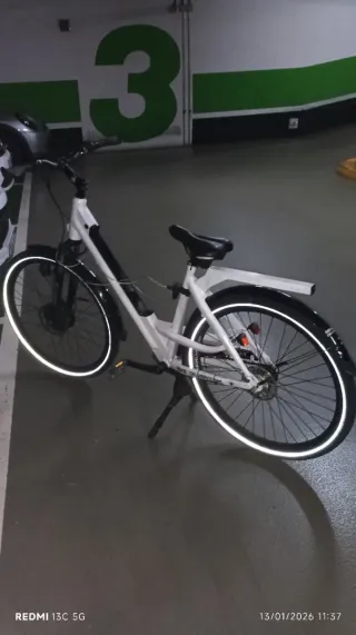 Bicicleta Eléctrica Blanca