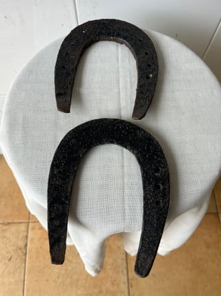 2 Herraduras de Caballo Metálicas de 15 cm. largo.