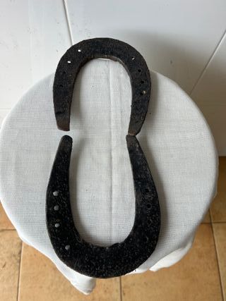 2 Herraduras de Caballo Metálicas de 15 cm. largo.