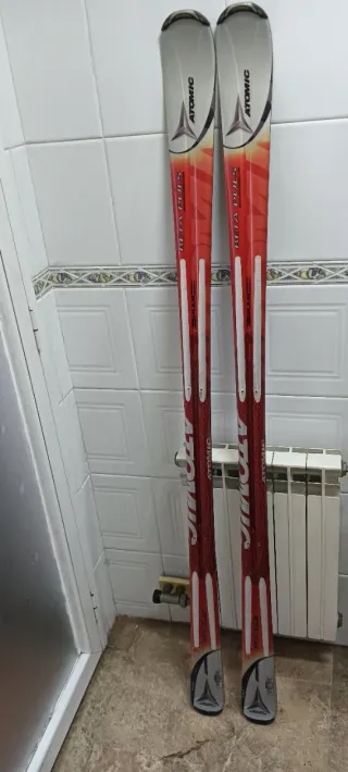 Esquís Atomic Beta Puls 170cm sin fijaciones.