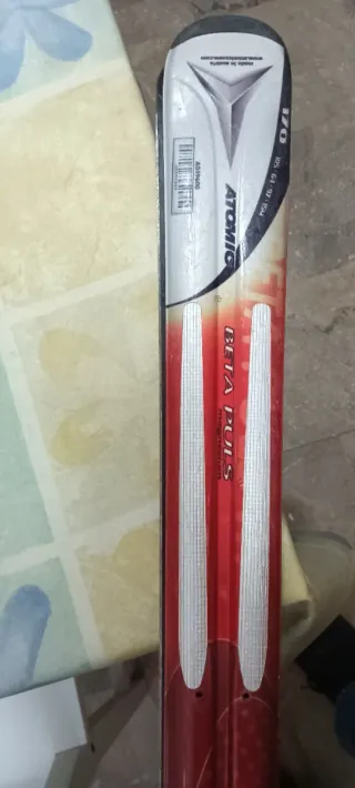 Esquís Atomic Beta Puls 170cm sin fijaciones.