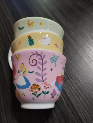 Taza Alicia en en pais de las maravillas