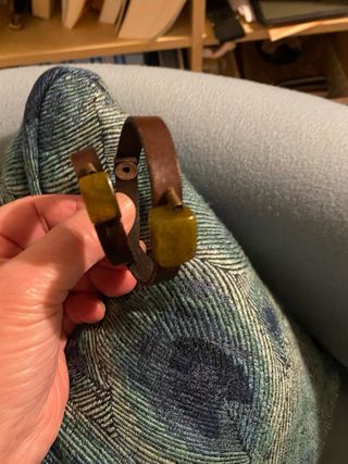 Pulsera Cuero con Piedras Verdes