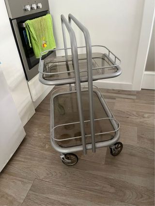 Camerino de cristal y metal plateado