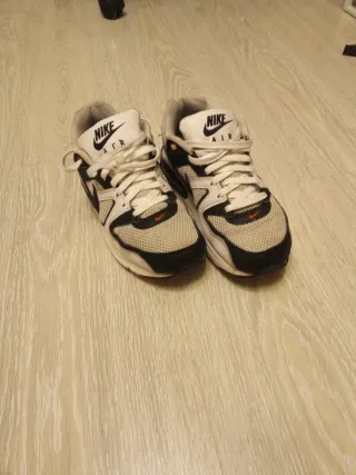 Zapatillas Nike Air Max Command Negras y Blancas