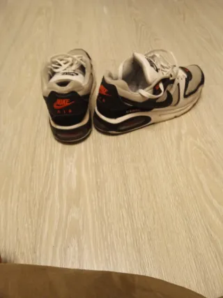 Zapatillas Nike Air Max Command Negras y Blancas