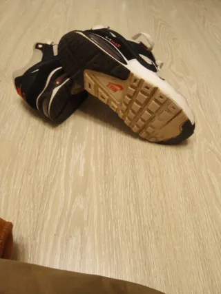 Zapatillas Nike Air Max Command Negras y Blancas