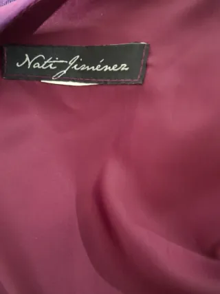 Vestido de fiesta morado con flores