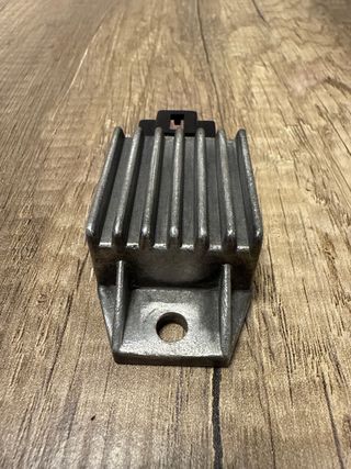 Regulador Corriente original Honda NSR 75cc.
