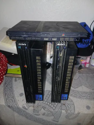 2 x PlayStation 2