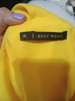 Mono amarillo de fiesta