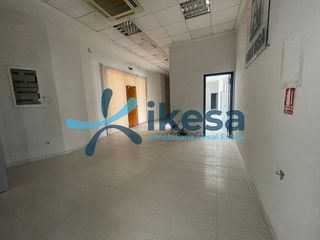 Local comercial en venta en Andújar