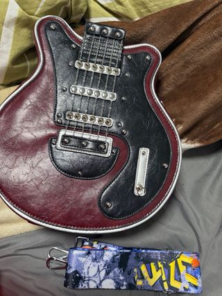 Bolso Guitarra rockera Vintage vinotinto y Negro