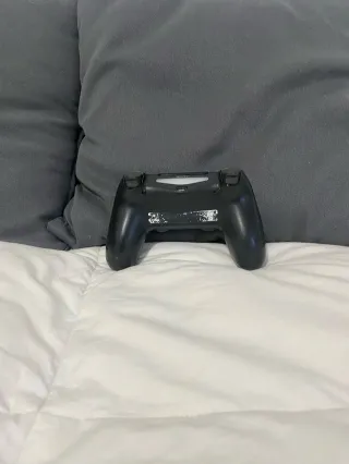 PS4 Nera + Controller + 5 Giochi