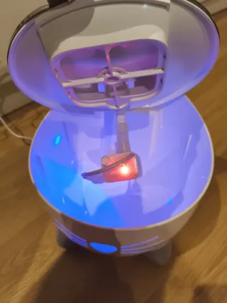 Fuente de agua para gatos diseño gatito