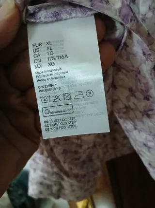 Blusa manga larga floral blanca y morada