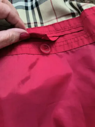 Parka cortavientos rojo