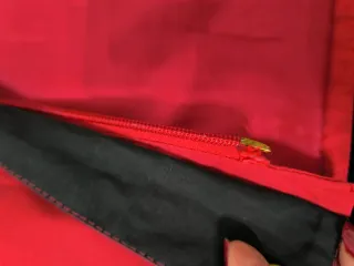 Parka cortavientos rojo