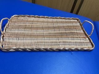 Cesta de mimbre con asas