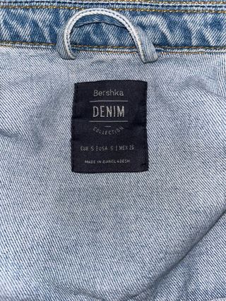 Cazadora tejana Bershka azul