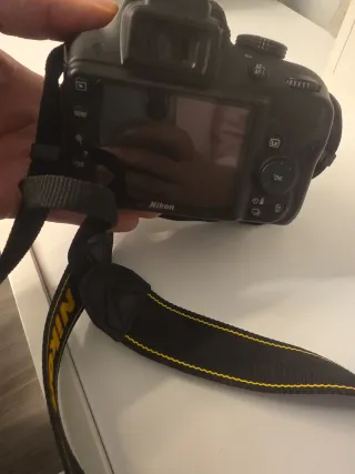 Cámara Nikon D3300 con objetivo 18-55mm