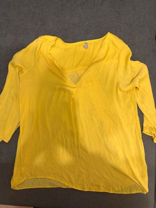 Camisa amarilla manga larga
