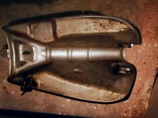 Depósito moto Kawasaki z550