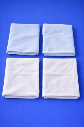 Ropa de cuna azul con tren