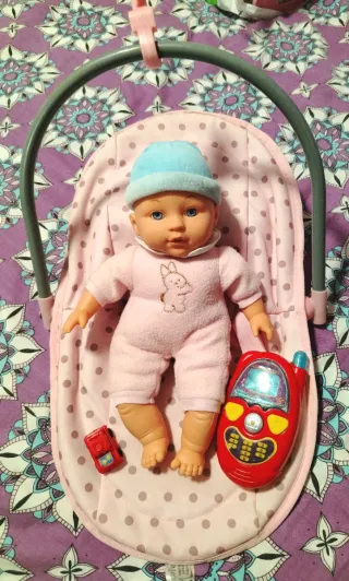 Muñeca bebé con hamaca
