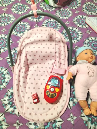 Muñeca bebé con hamaca