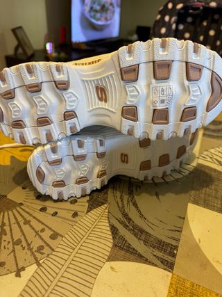 Zapatillas Skechers D'Lites Blancas y Doradas
