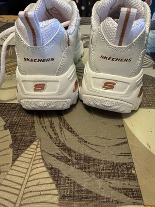 Zapatillas Skechers D'Lites Blancas y Doradas