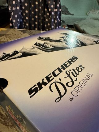 Zapatillas Skechers D'Lites Blancas y Doradas