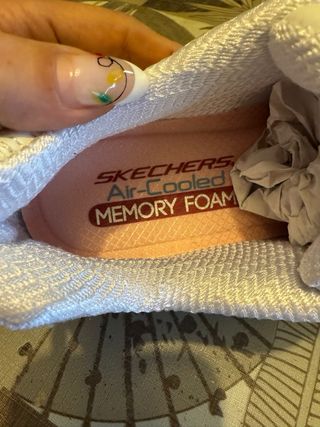 Zapatillas Skechers D'Lites Blancas y Doradas