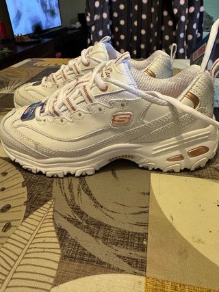 Zapatillas Skechers D'Lites Blancas y Doradas