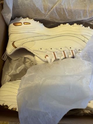 Zapatillas Skechers D'Lites Blancas y Doradas