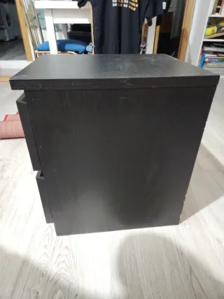 Mesita de noche de madera negra