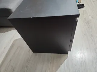 Mesita de noche de madera negra