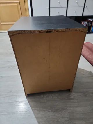 Mesita de noche de madera negra