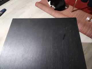 Mesita de noche de madera negra