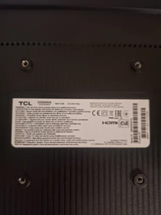 SMART TV TCL 32 pugadas.Nueva. Incluido soporte,y