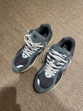 Zapatillas New Balance 2002R Gris Talla 44