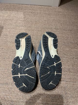 Zapatillas New Balance 2002R Gris Talla 44